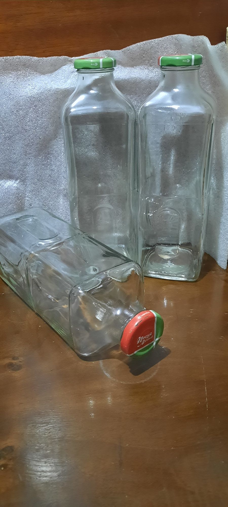 3 бутылки 1л под  сыпучие продукты.(цена за все)