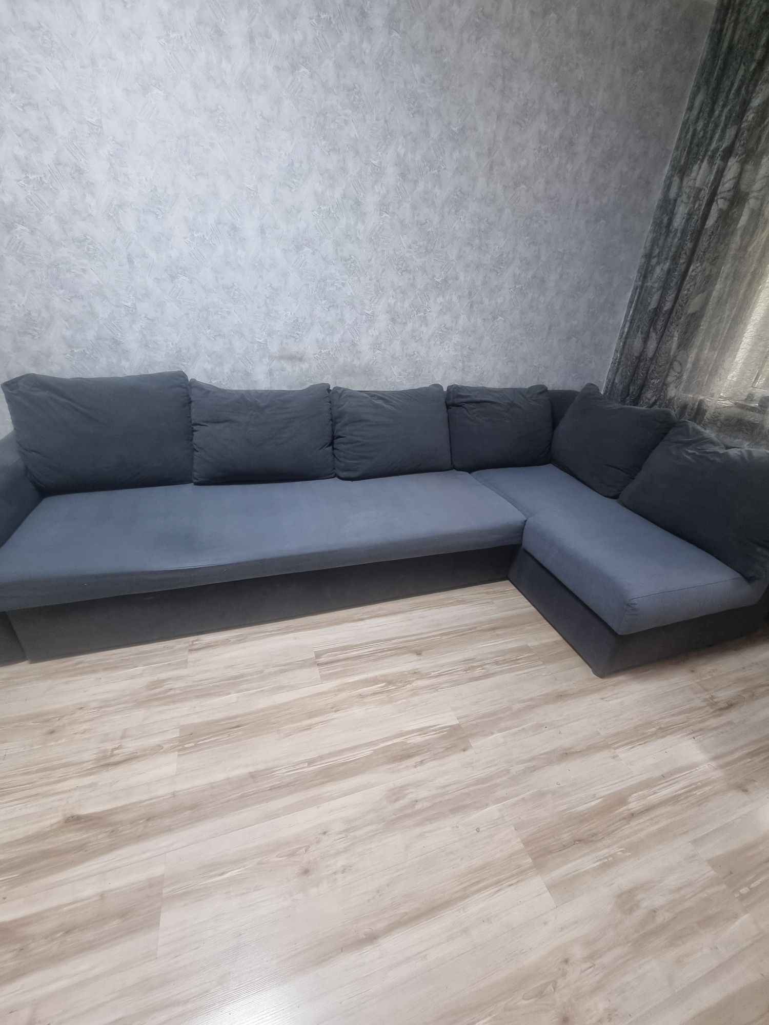 Диван угловой продам