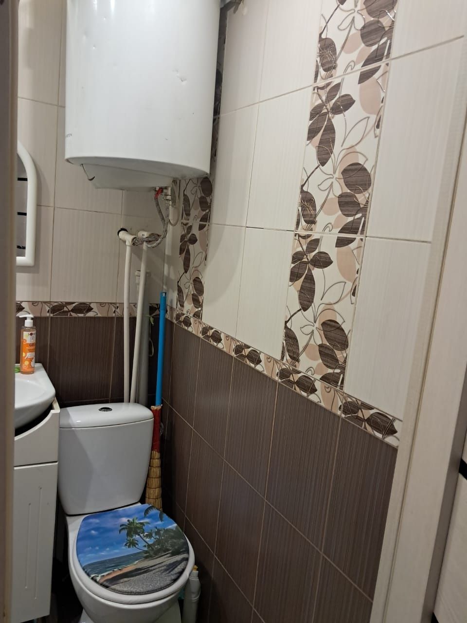 Продаю двухкомнатную квартиру в городе Шахтинск, по улице К. Маркса