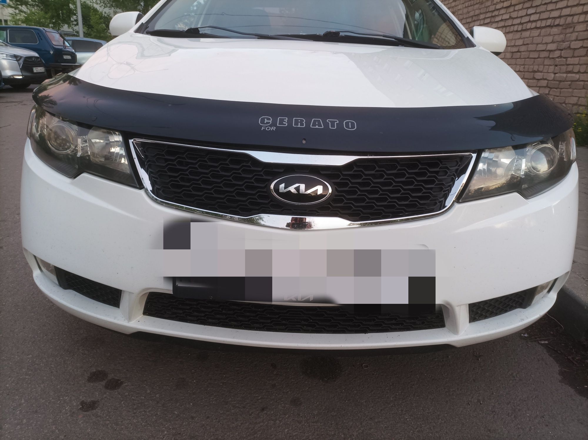 Эмблема на бампер KIA