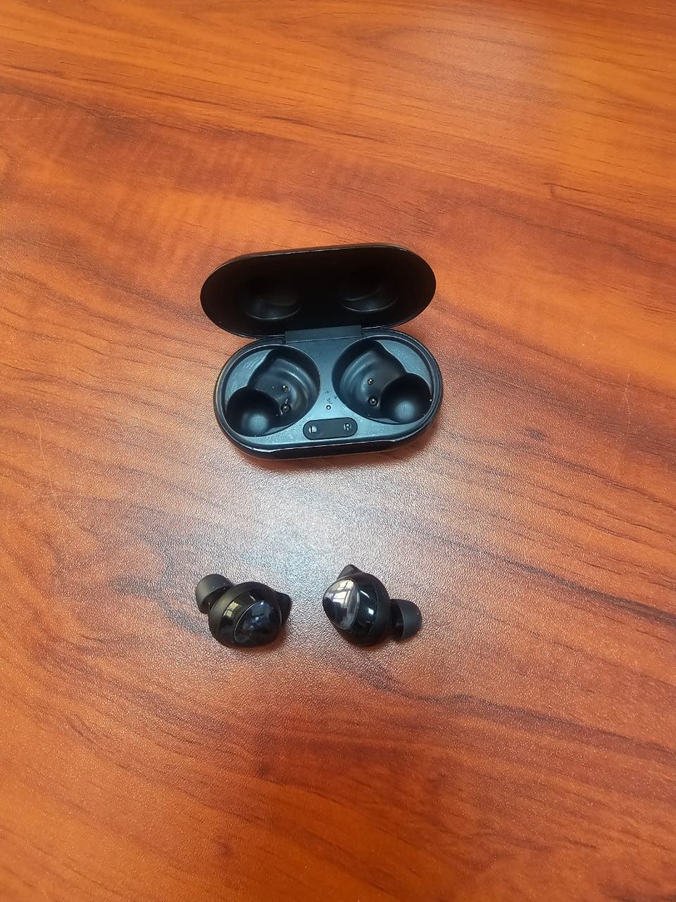 Samsung buds +     безпроводные наушники