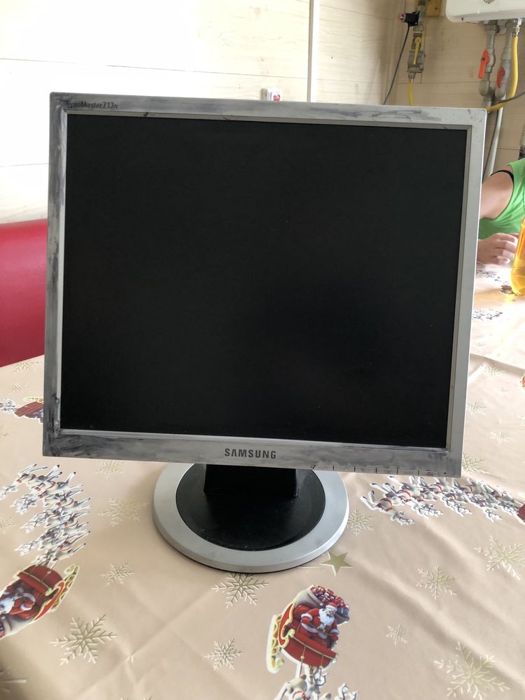Продам мо ни тор за хорошую цену