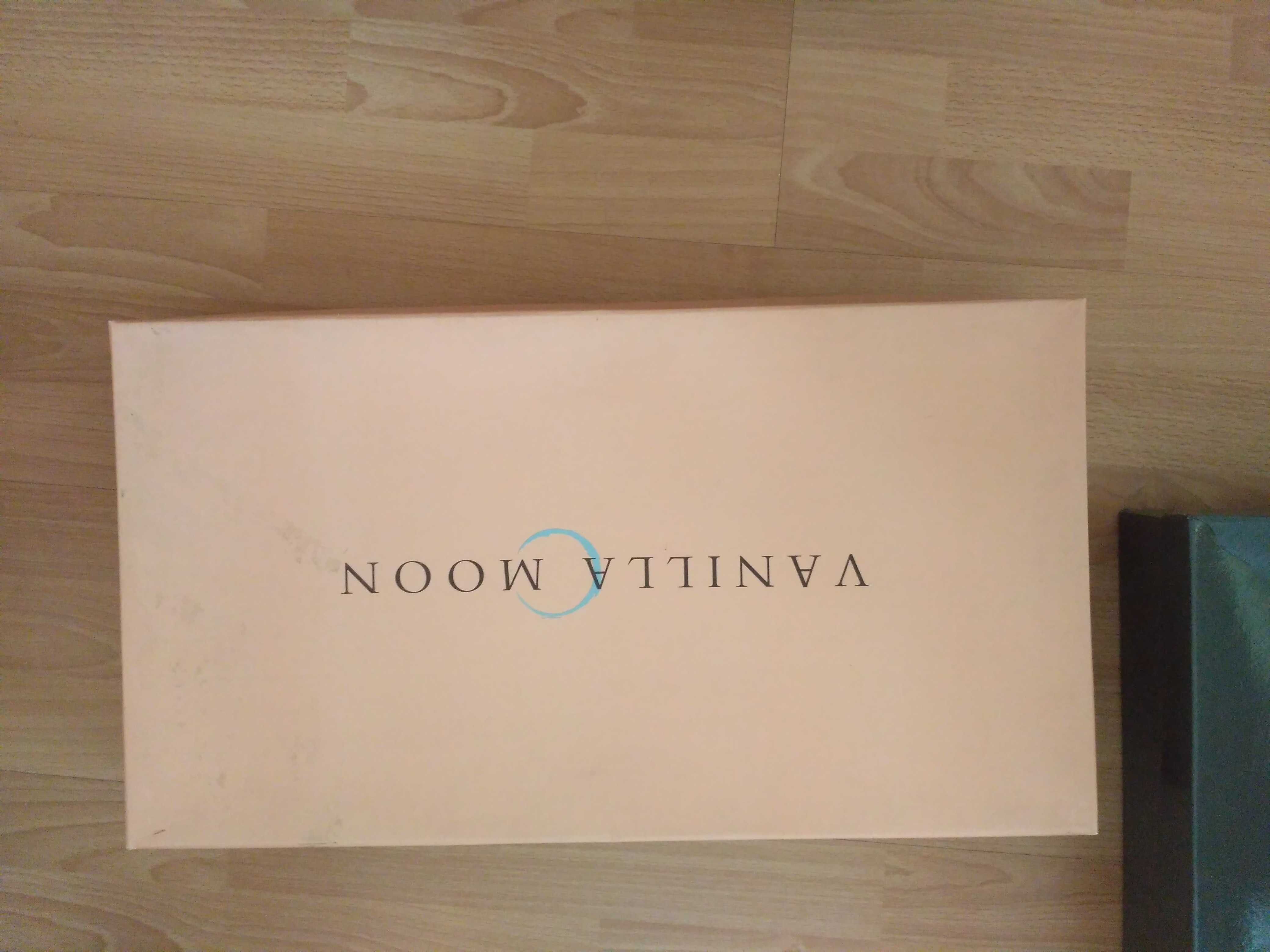 Продам демисезонные сапоги на каблуке