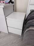 Белая прикроватная тумбочка IKEA
