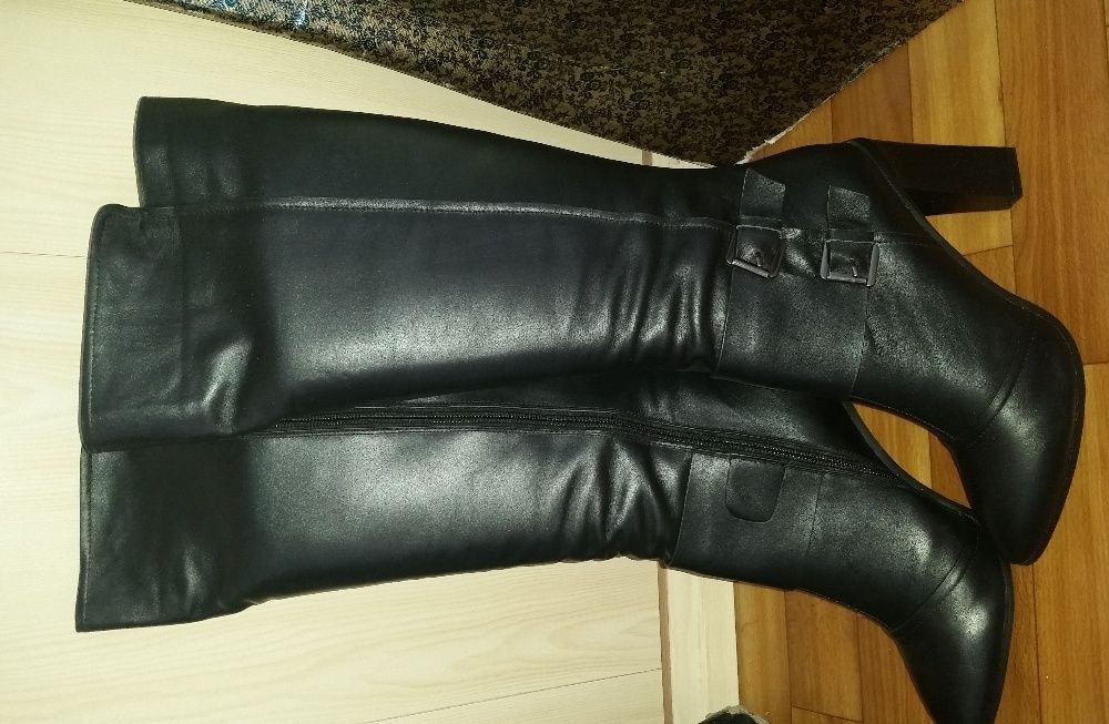 Продам женские сапоги 40 размер.