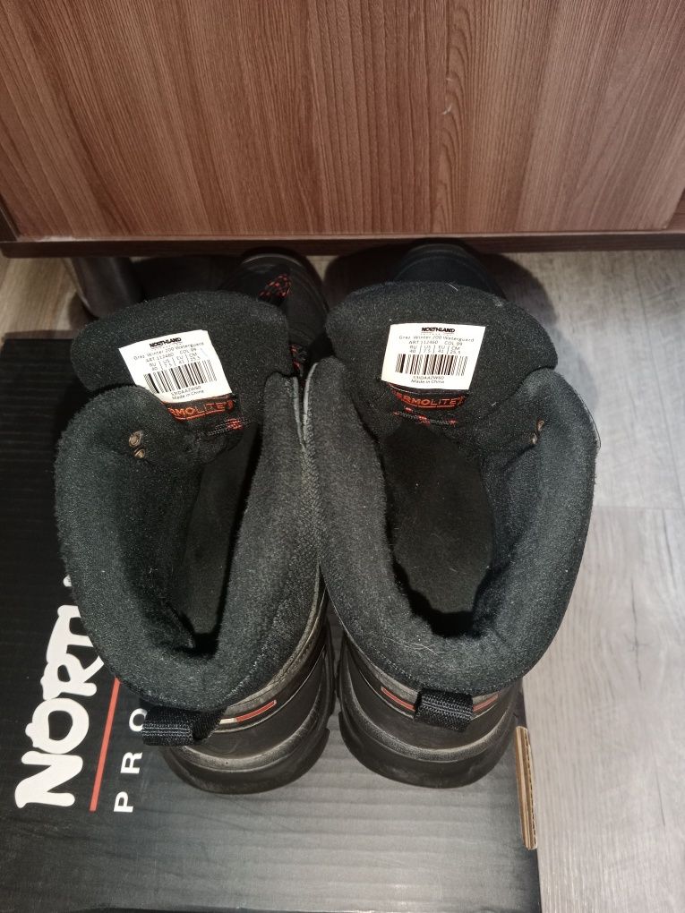 Продам обувь,вещи на мальчика 8-15 лет