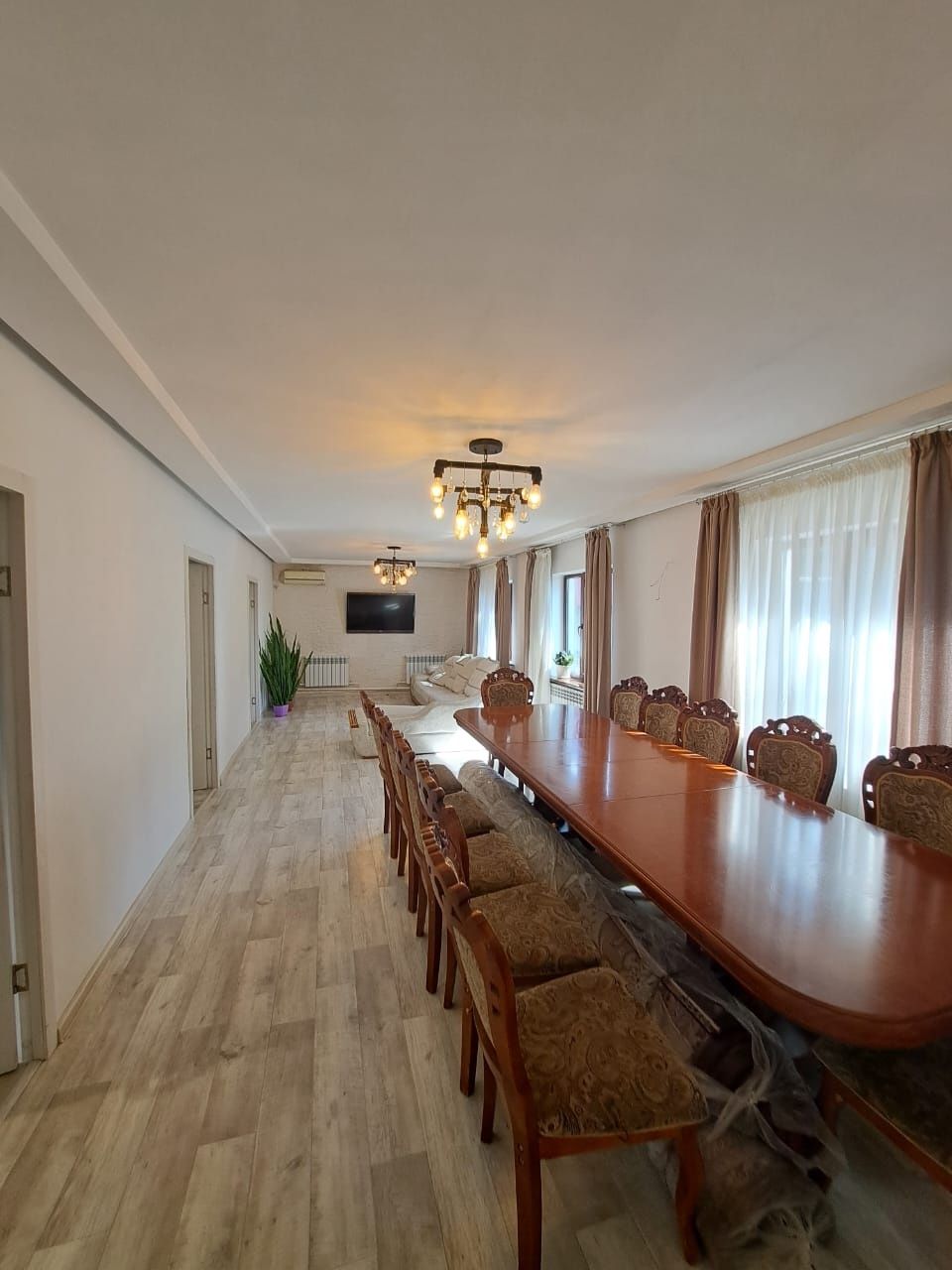 Продаётся  отдельный дом 4 ком. с магазином  Байсерке