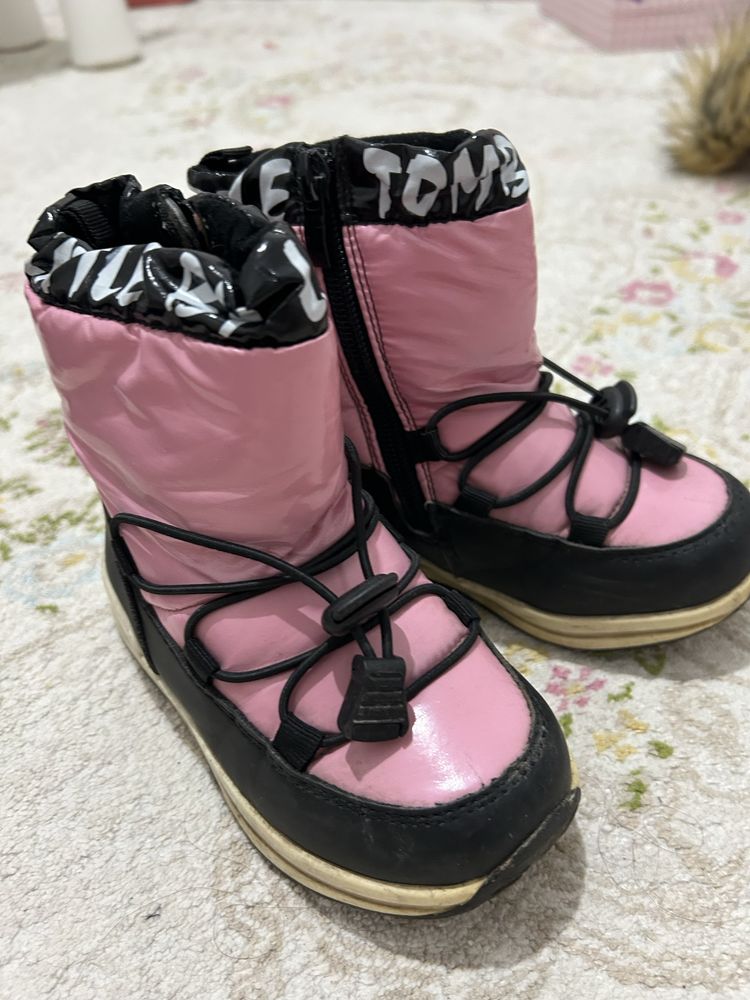Продам комбинезон, шапку, сапоги зимние