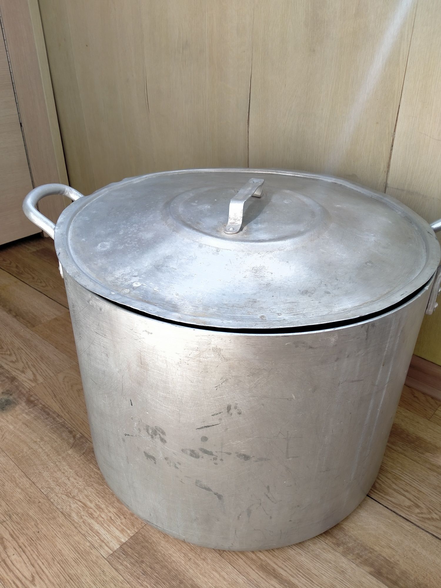 Продам кастрюлю большую