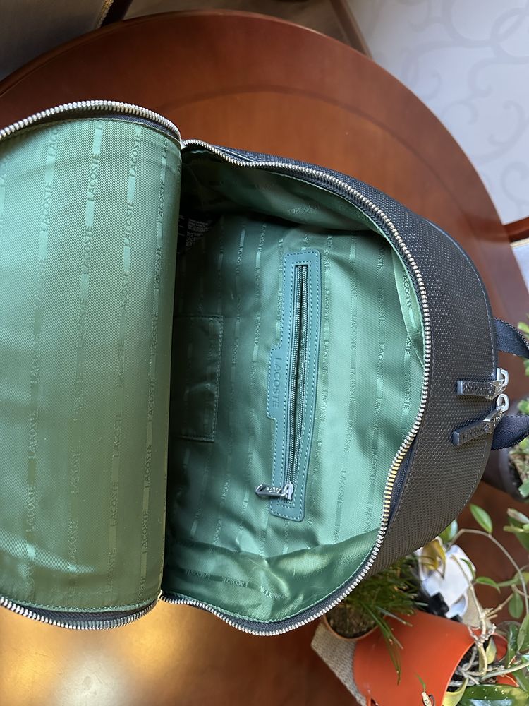 Продам оригинальный рюкзак от Lacoste