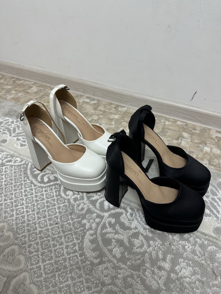 Туфли модели VERSACE