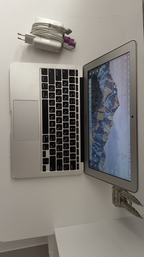Продам Macbook Air 11 (макбук)  Mid 2012
