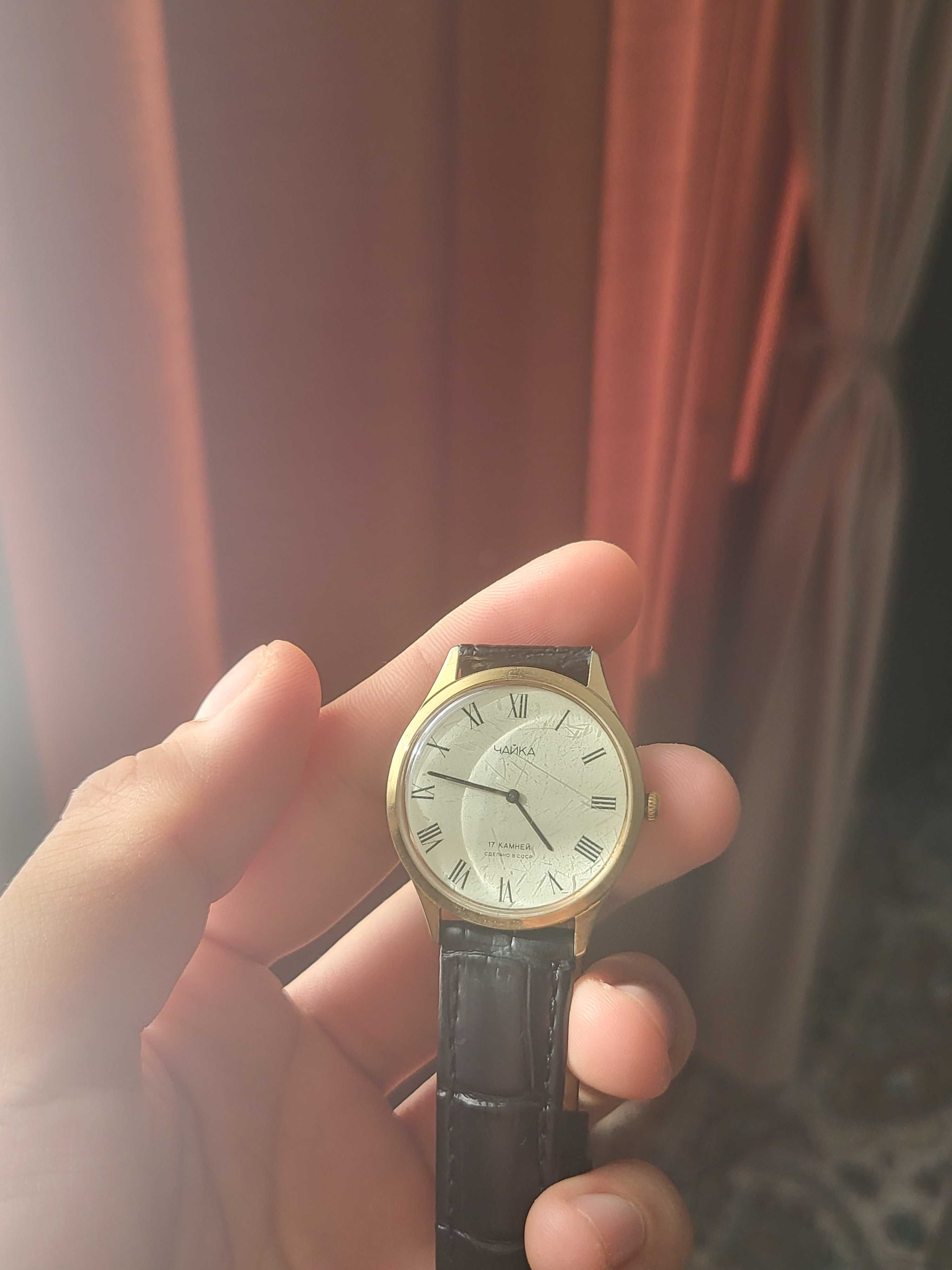 Позолоченные механические часы 60-70х годов.