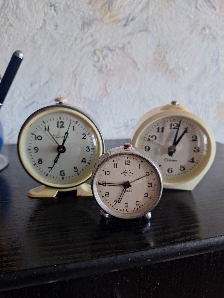 Часы будильники  СССР