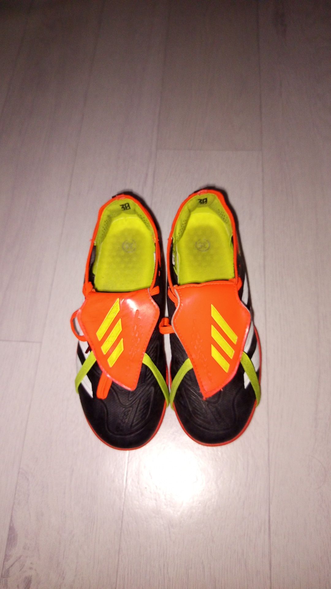Продам сороконожки adidass predator elite