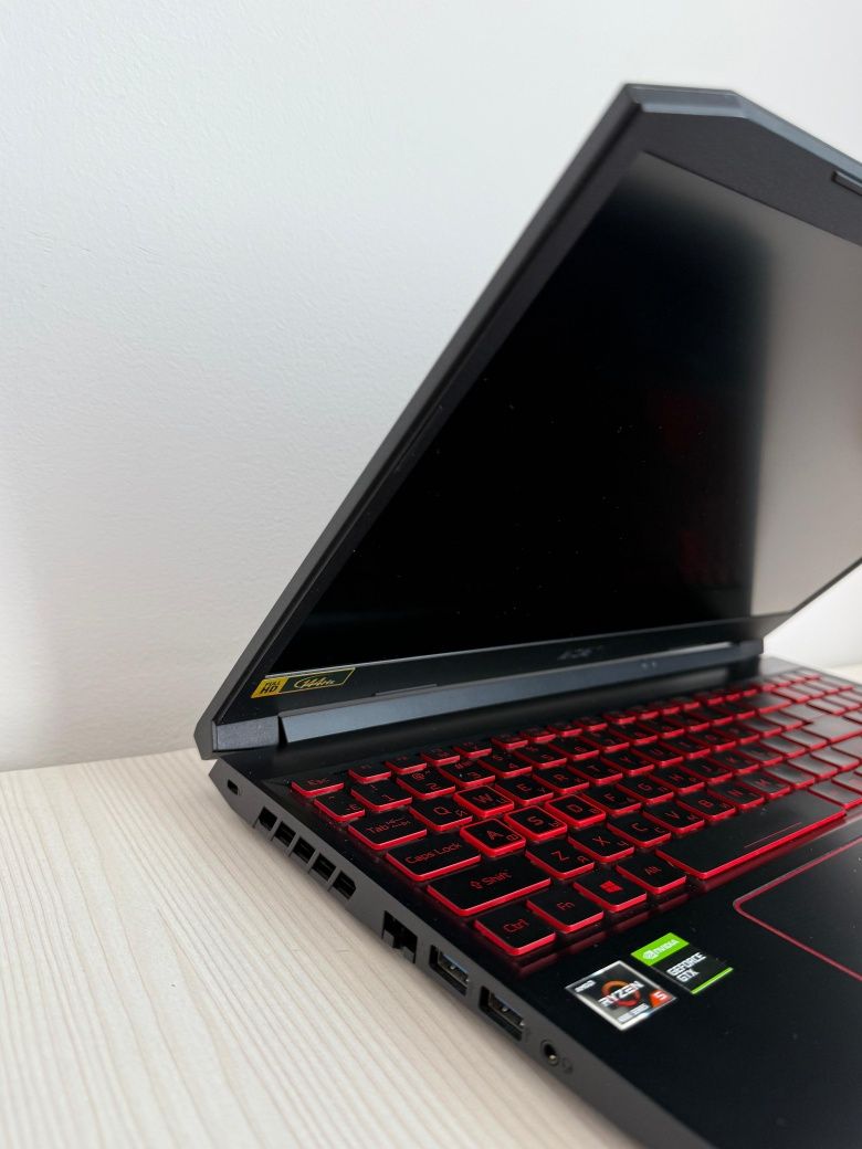 Продаётся игровой ноутбук Acer

Nitro 5!