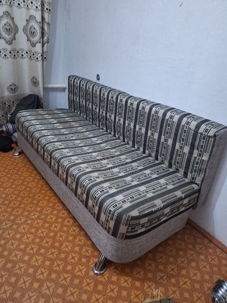 Продам диван 2метра