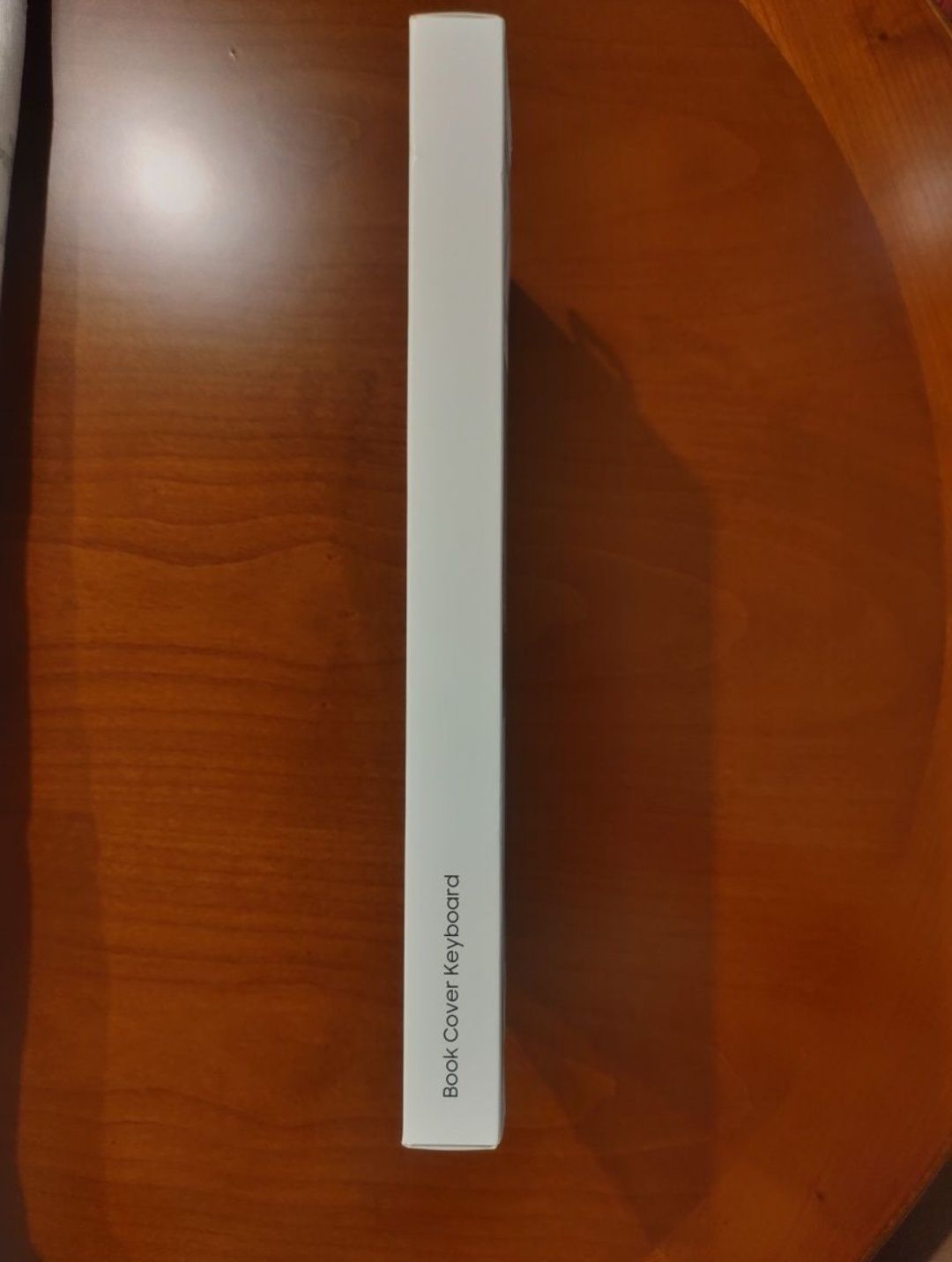 Samsung Galaxy Tab S8/S7 Book Cover Keyboard (чехол-клавиатура).