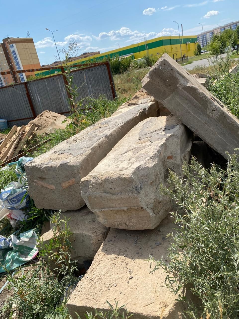 Продам крышка туалета,плиты ,будь камень фунндамент