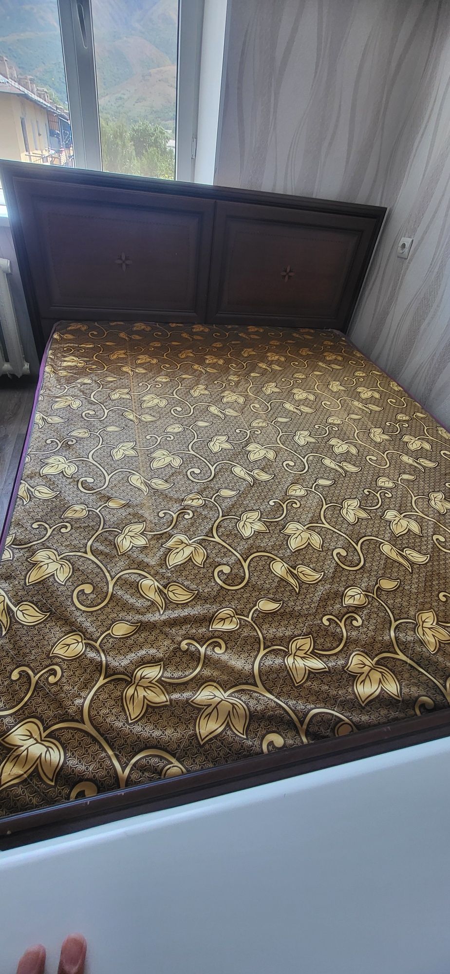 Двуспальная кровать. 160×200 в хорошем состоянии.