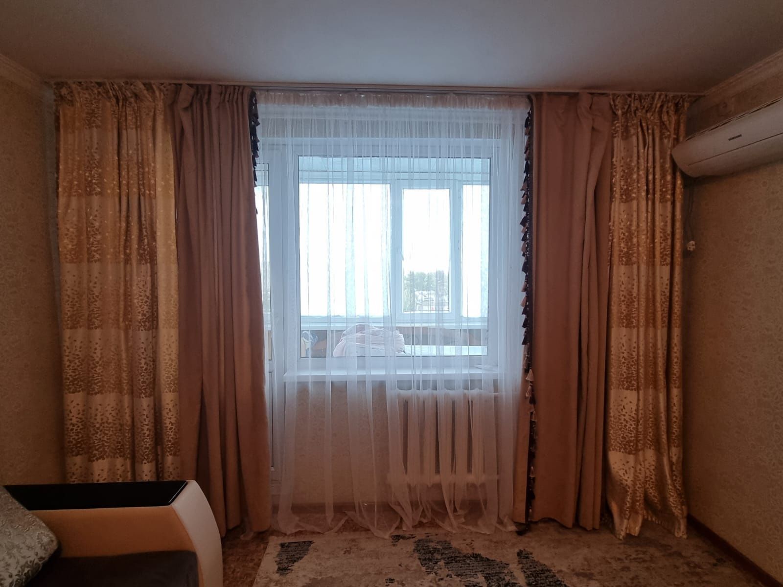 Продается  штор комплекты в зал  и в спальню