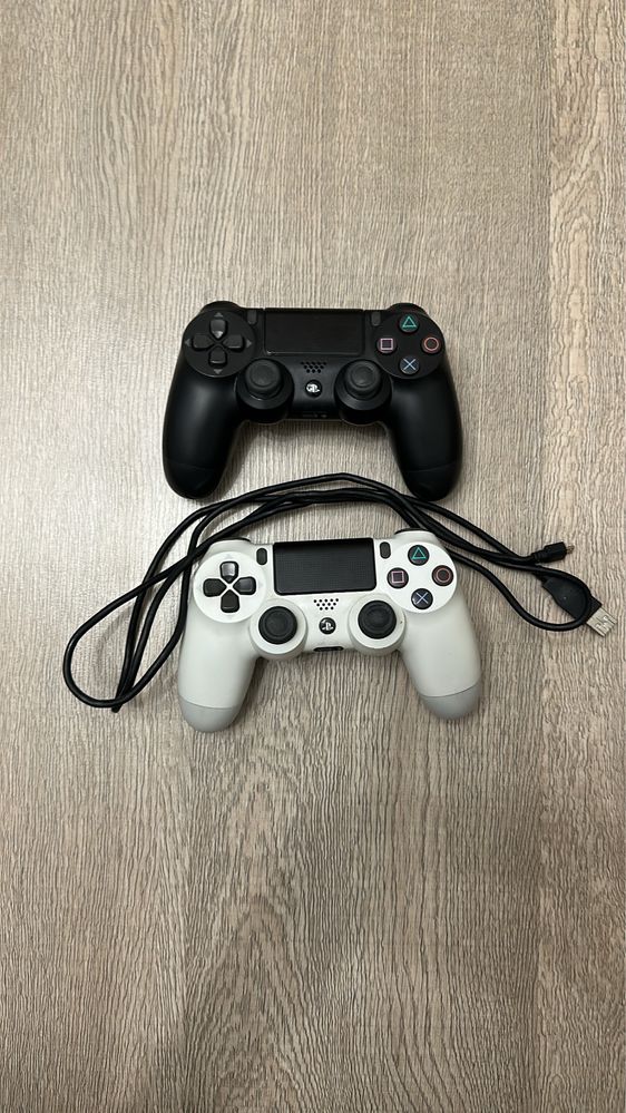 Продам Ps4  на 1 Т, в комплекте отдам 10 дисков ,2 джостика с зарядкой