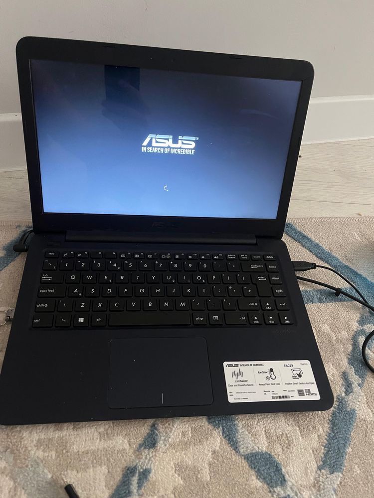 продаю ноутбук asus 4/128 GB
