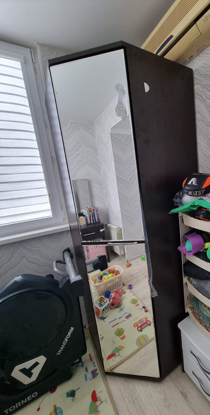 Продам угловой шифанер