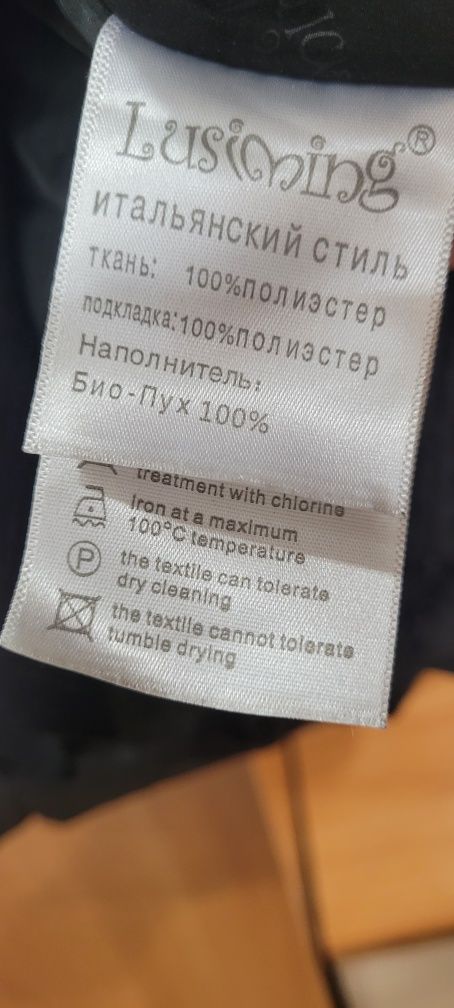 Продам куртку на девочку 146 см