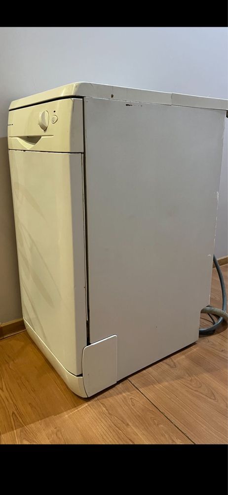 Продам посудомоечную машинку б/у Indesit