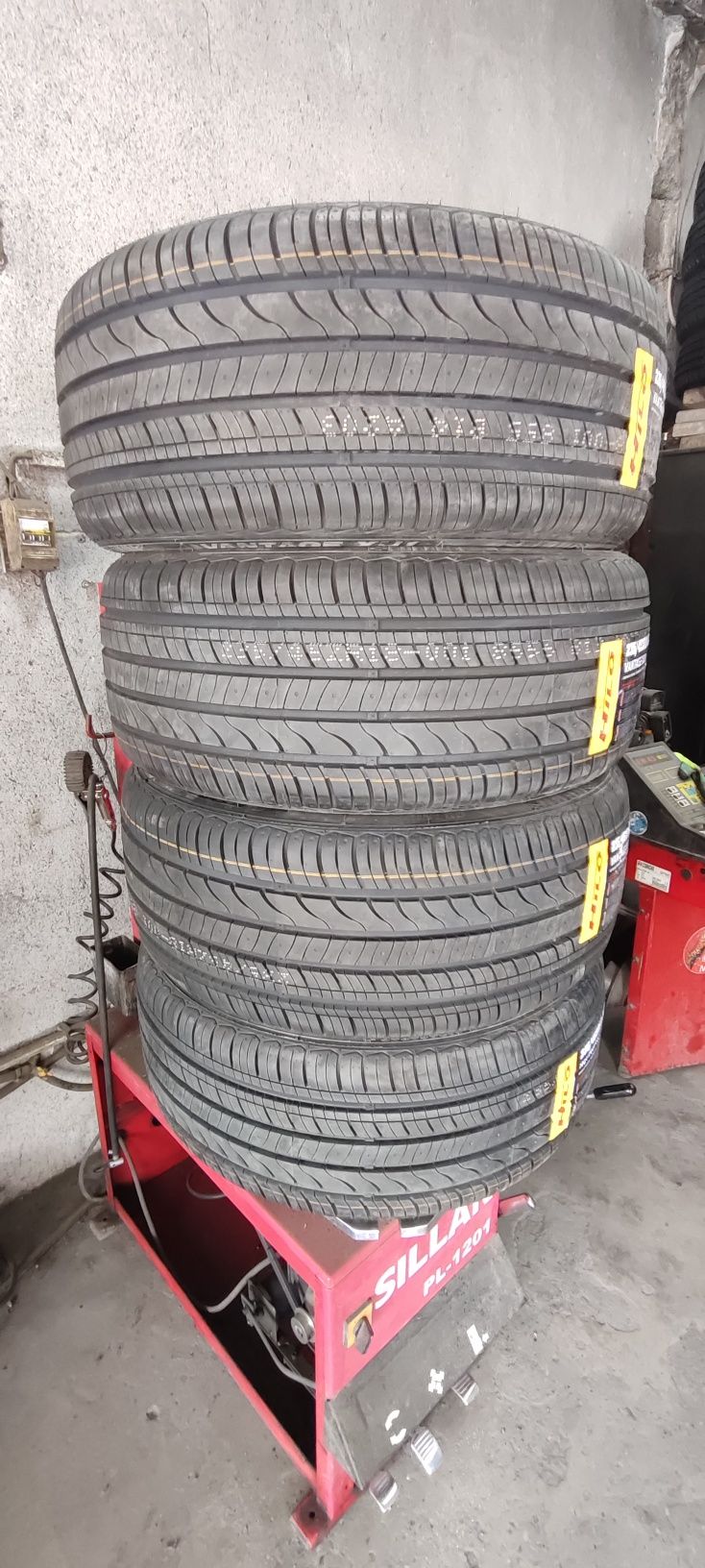 235/45R18 4 шины