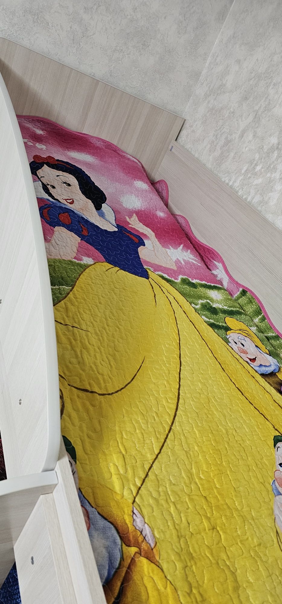 Кровать двухъярусная