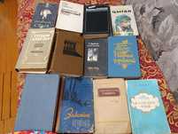 Книги разные художественные.Словари