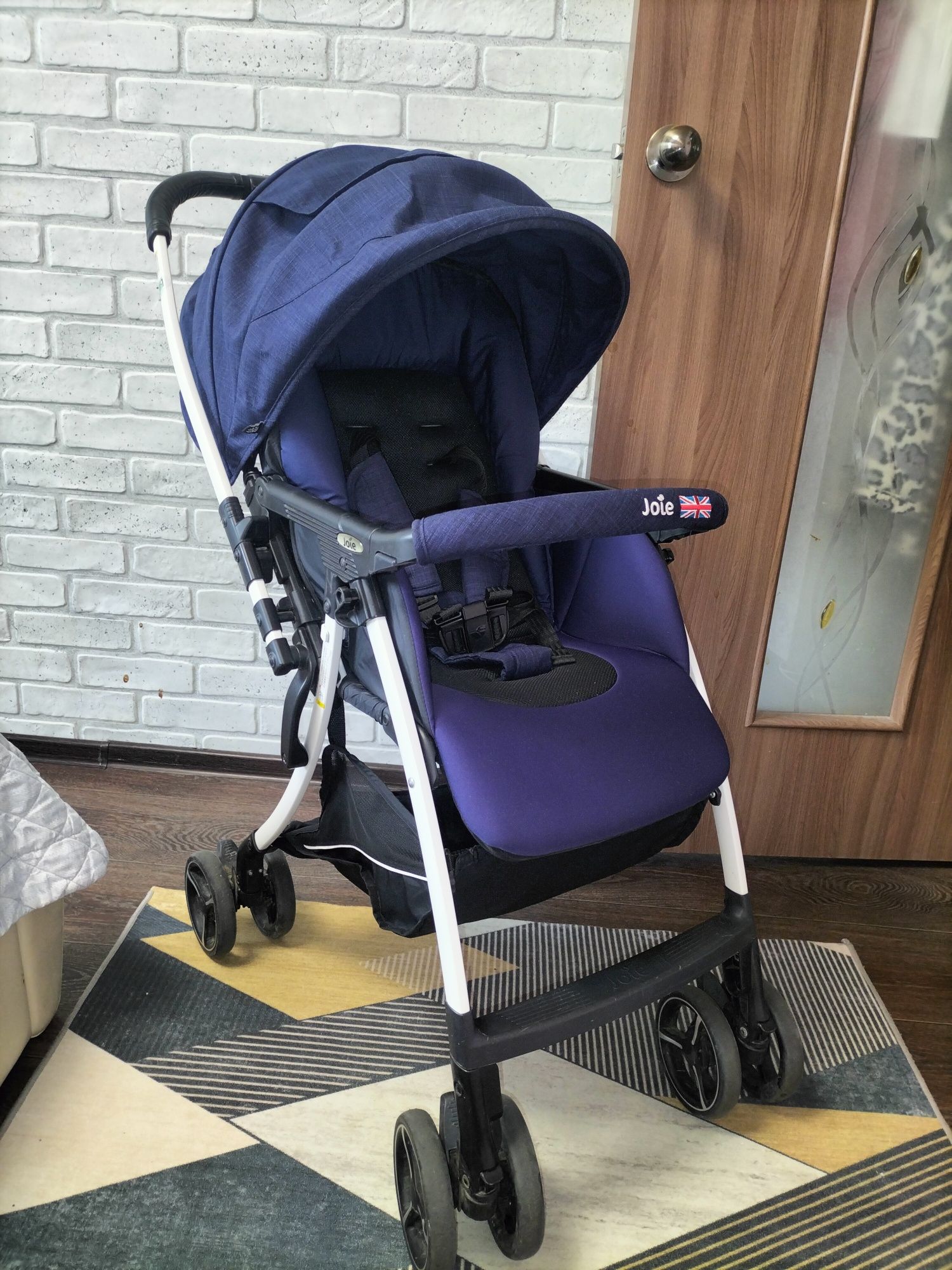 Прогулочная коляска Joie Sma Baggi 4 WD