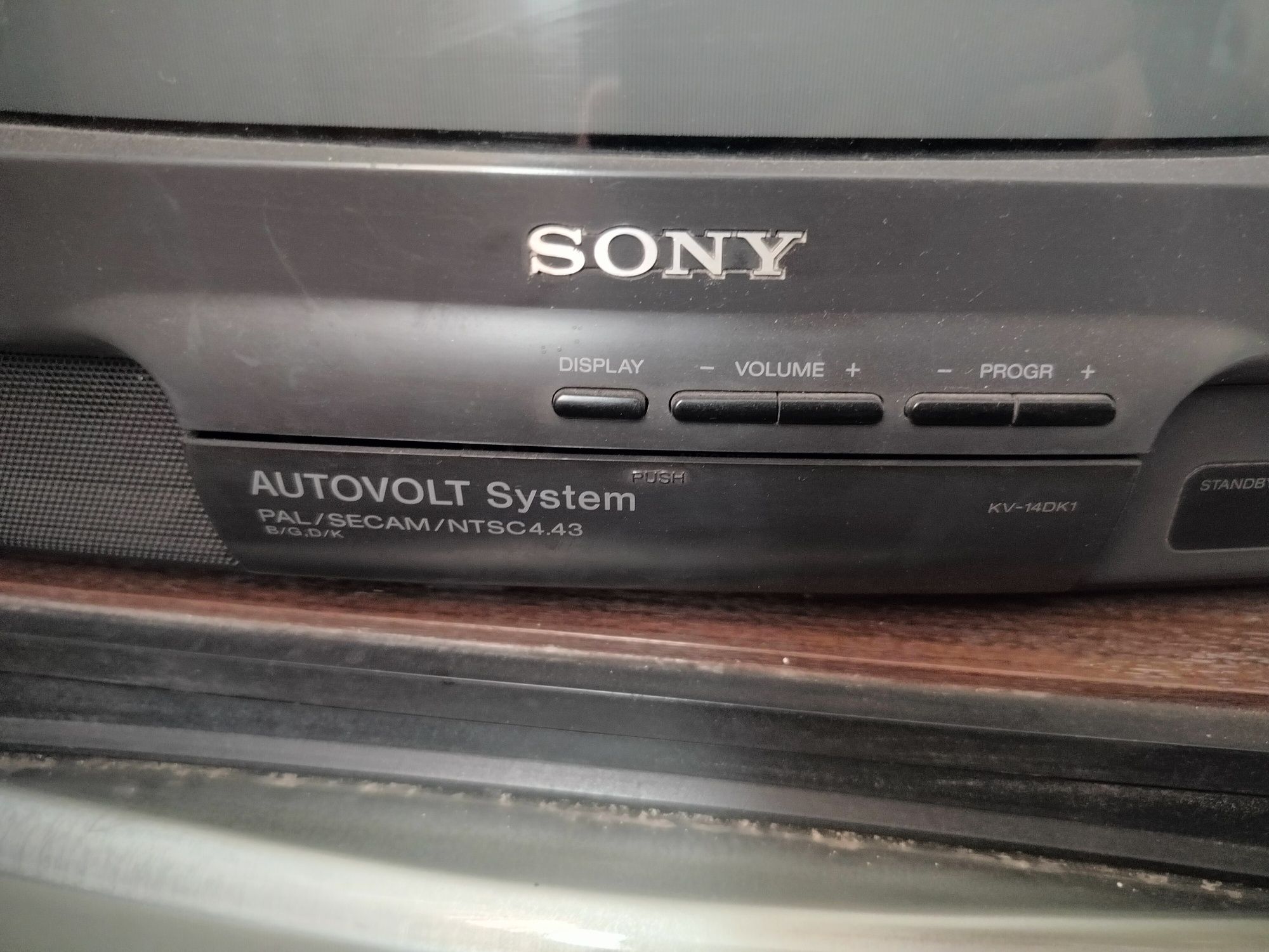 Телевизор Sony (небольшой)