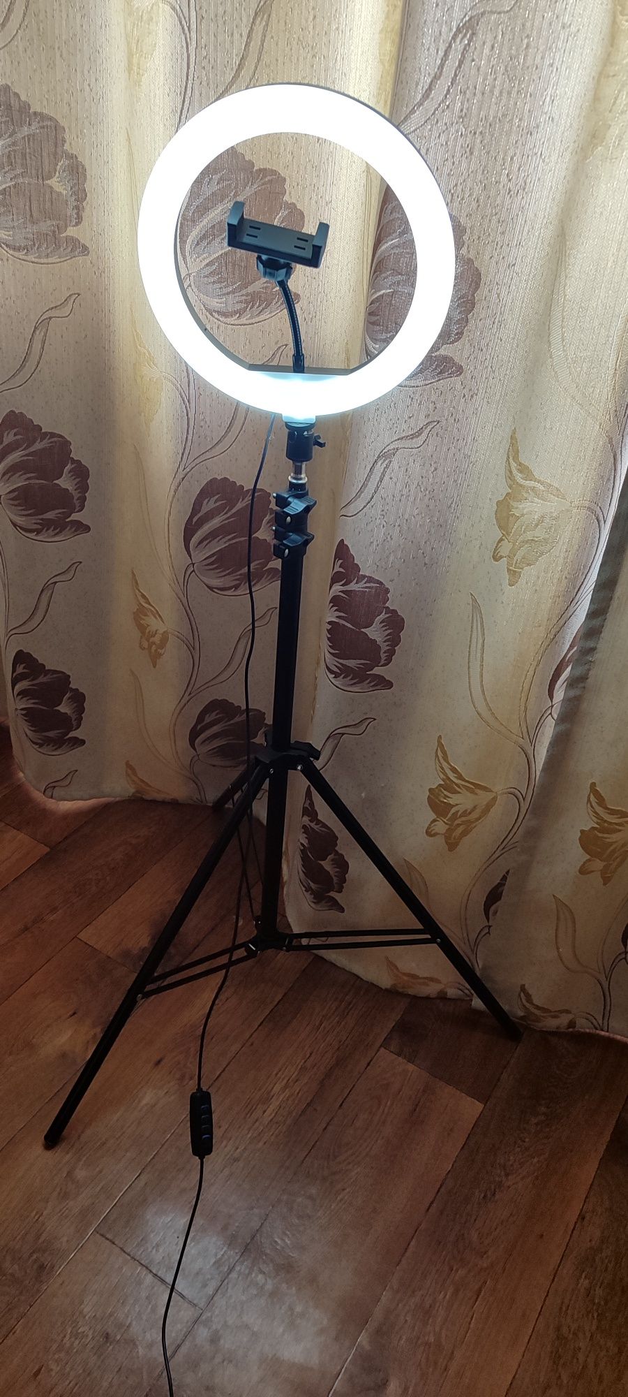 Продам новые Led лампы 2 штуки