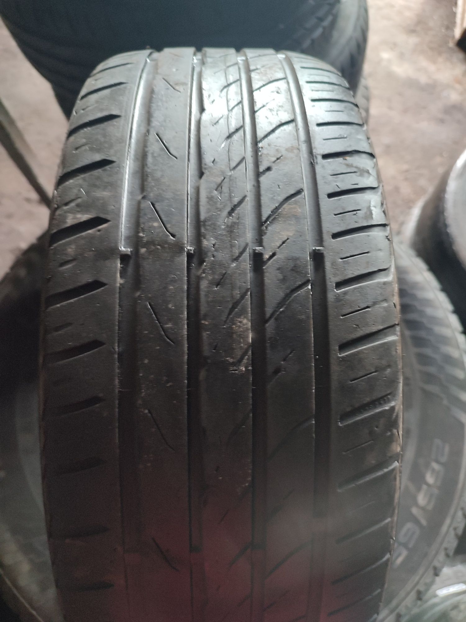 Шина безкамерка размер 195/45 R16
