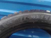 Зимние шины срочно продаю 235/45 R18
