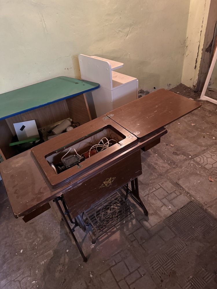 Продам швейную машинку Зингер
