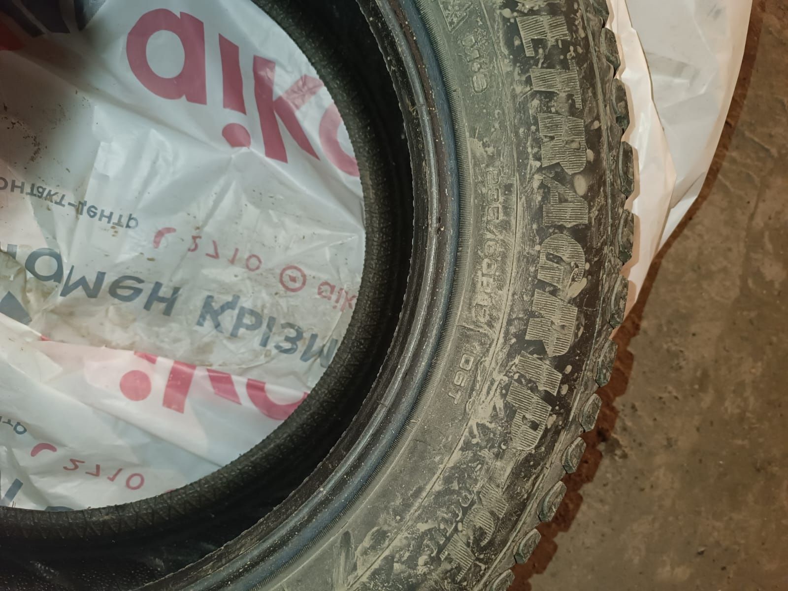 Зимние шины  Goodyear в отличном состоянии