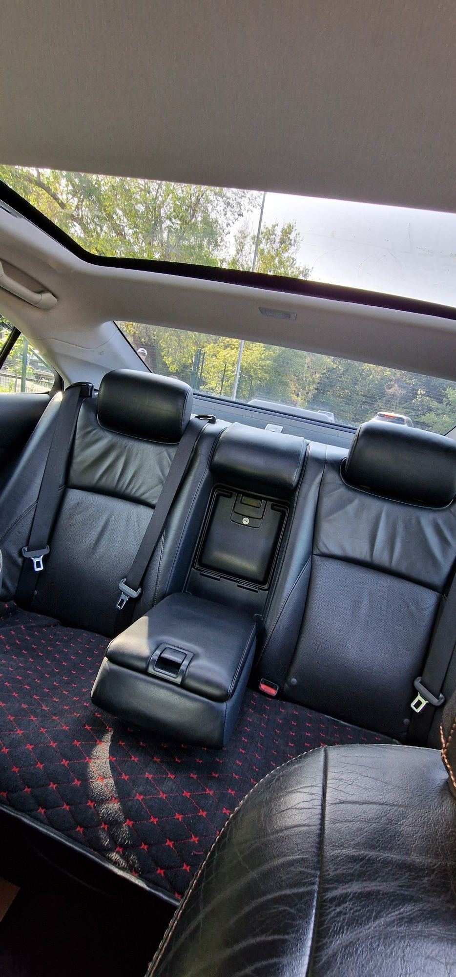 Продается Lexus ES 350 год выпуска 2011  с панорамной крышей