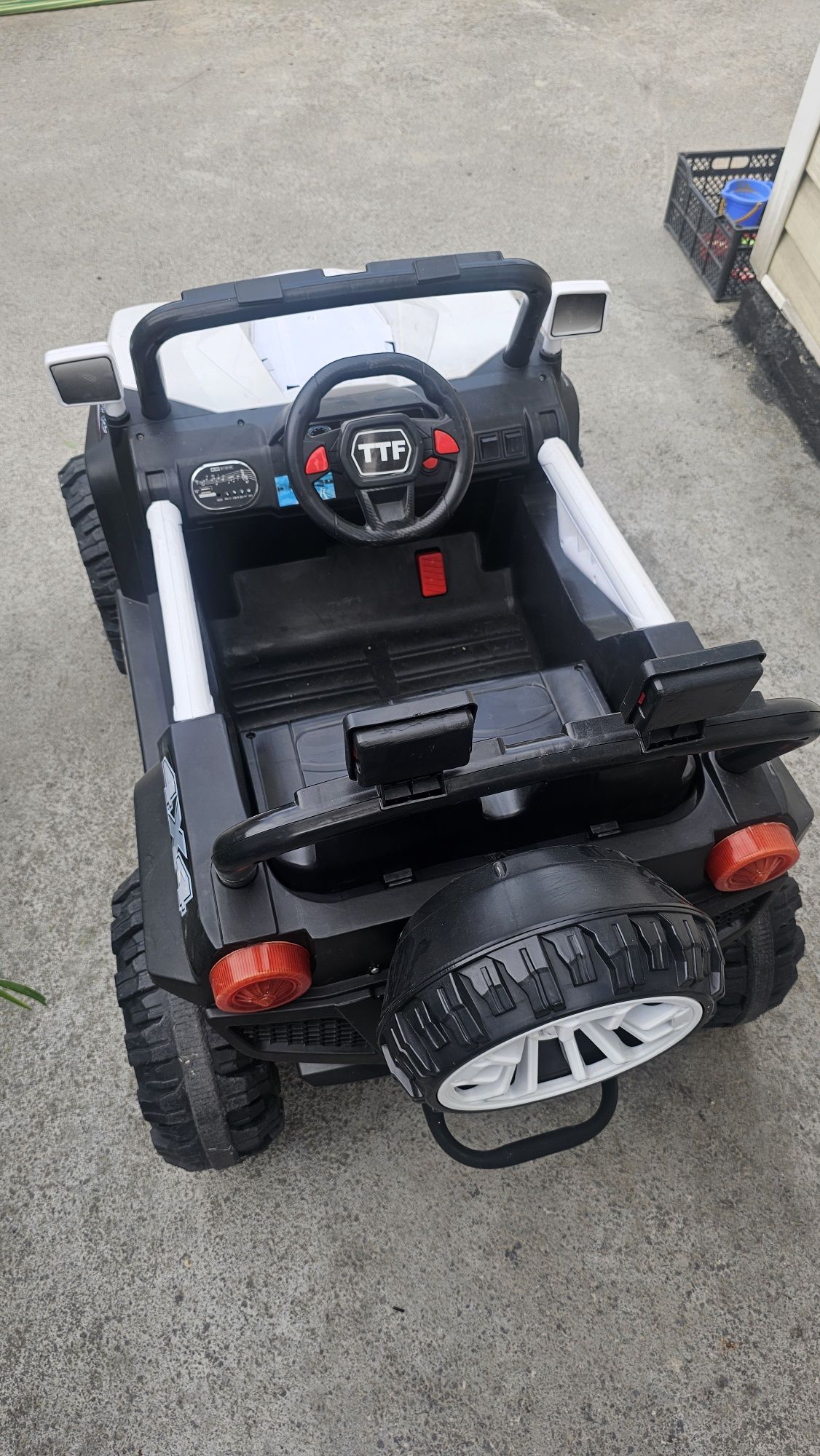Детский электрокар-внедорожник 4WD