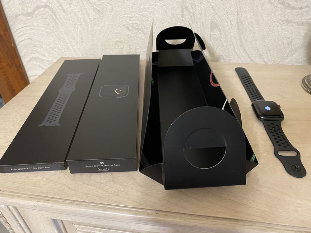 Смарт Часы Apple Watch Nike SE GPS, 44mm Space Gray Aluminium Case