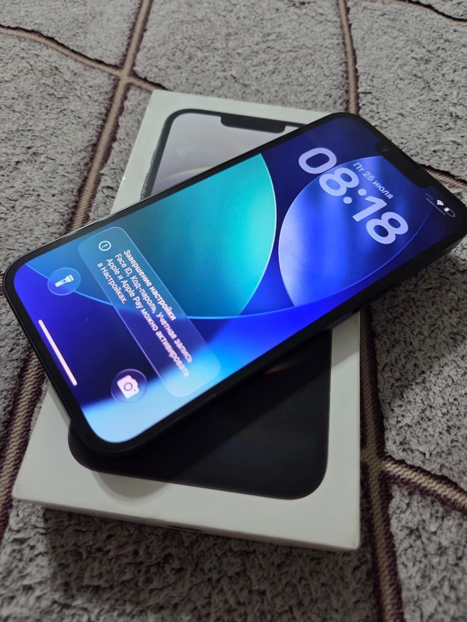 Продам IPhone 16e