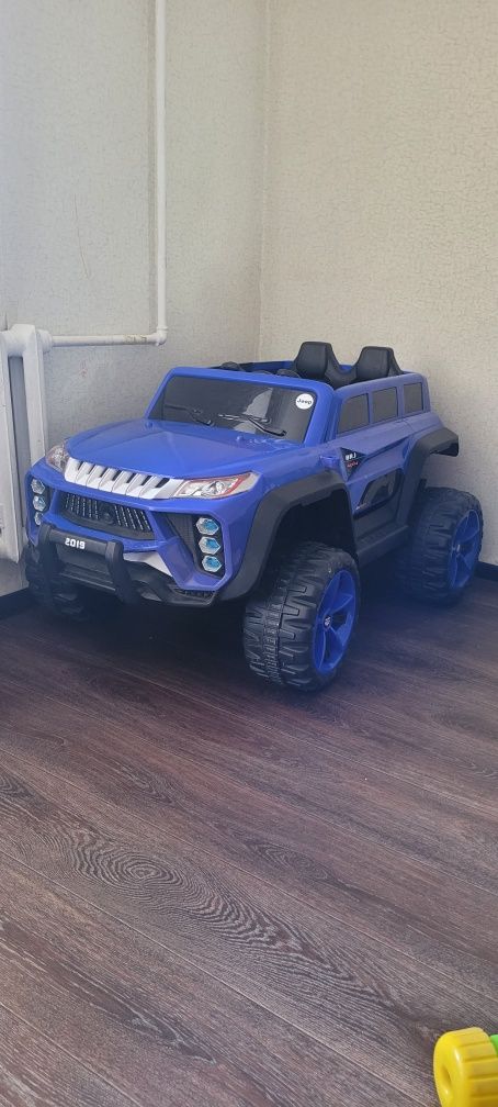 Игрушечная машина, джип двух местный