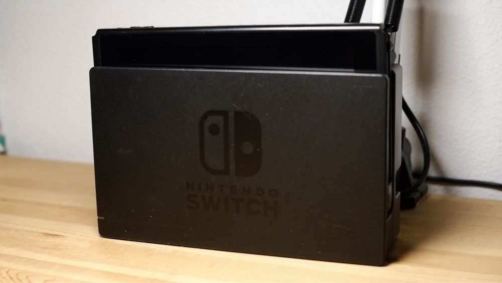 Продам Nintendo Switch первое поколение + бонусы