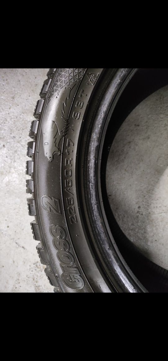 Продам два новых баллонa шипы 225/50 r17