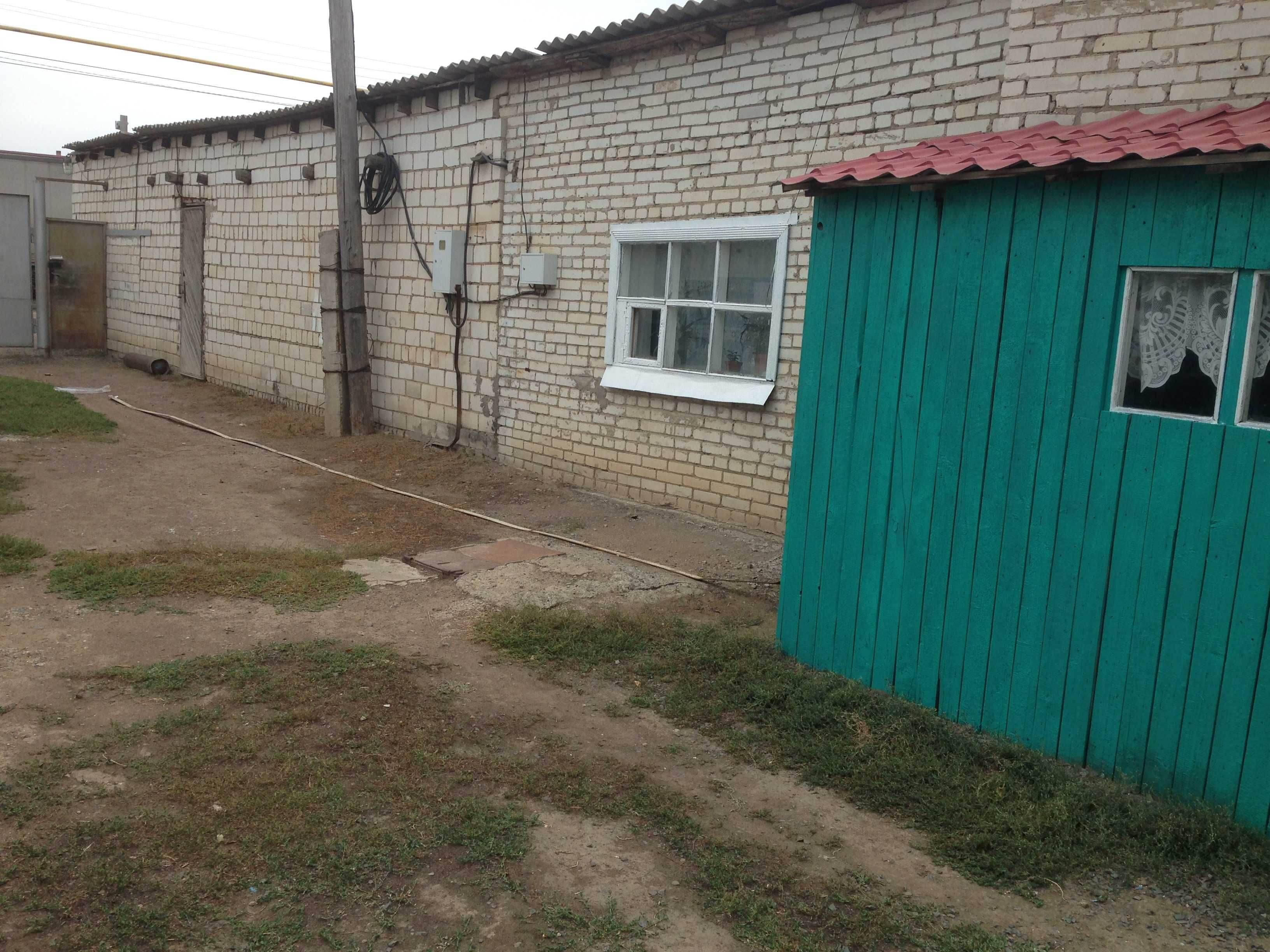 Три дома и гараж на одном участке