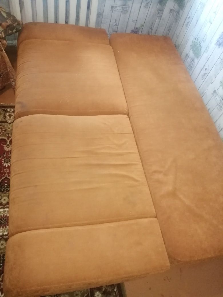 Продам диван за 15