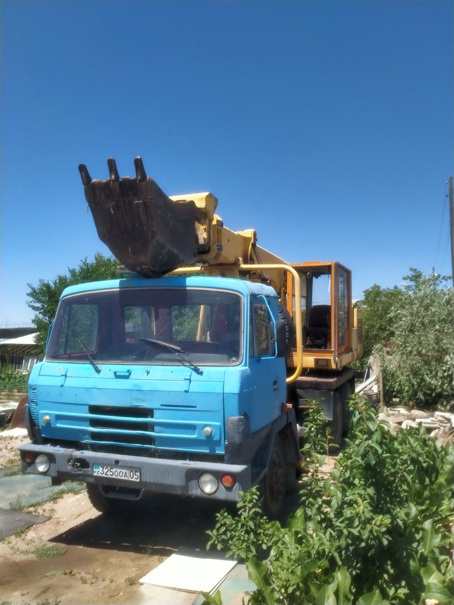 Продам срочно! Экскаватор